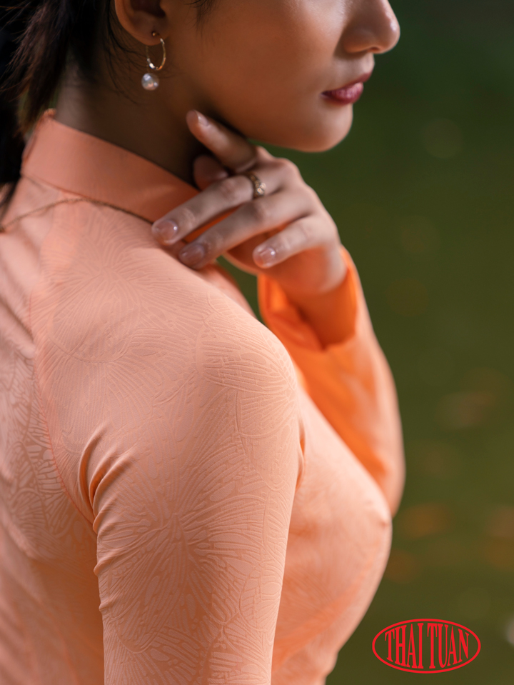 Áo dài gấm màu cam