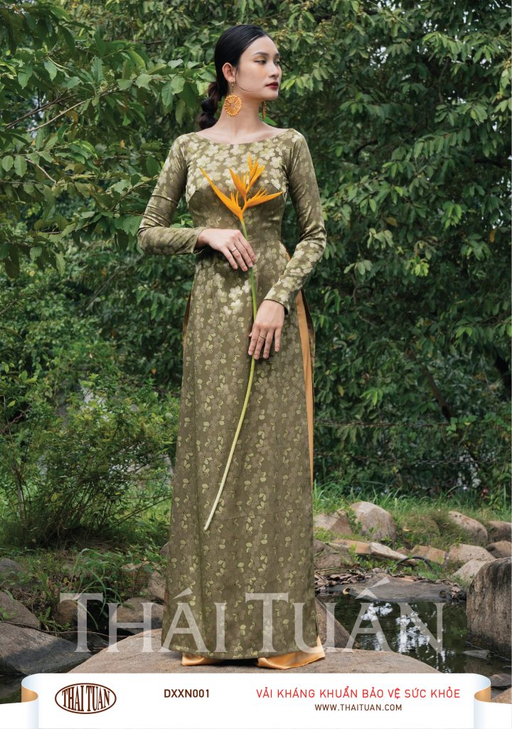 áo dài gấm xanh hoa văn bông đều