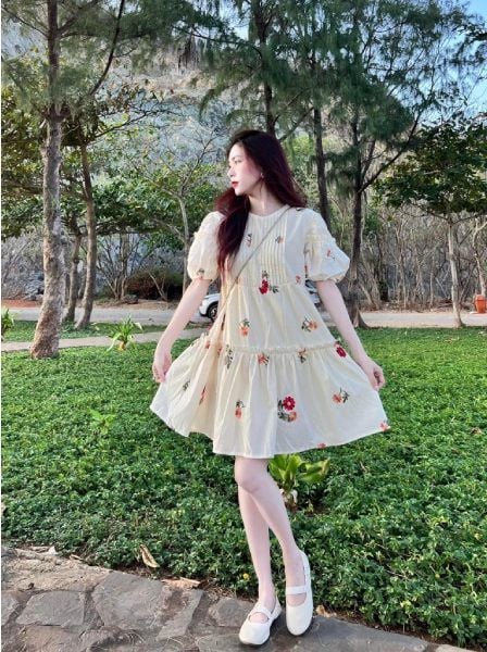 Phối giày búp bê cùng váy babydoll