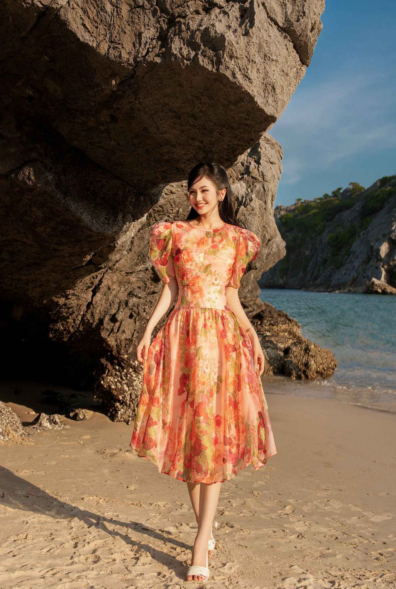 Đầm dáng ôm cổ tròn phối tay phồng LD200 (2)