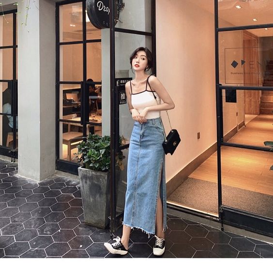 Bỏ túi cách phối đồ với chân váy jean ghi điểm tuyệt đối