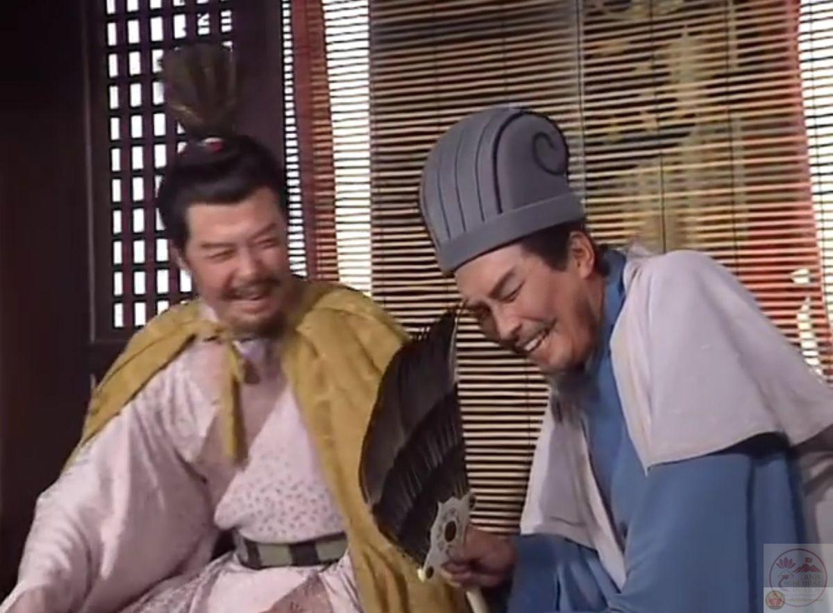 Nét mặt cương nghị biến thành bức ảnh vui nhộn khiến khán giả bật cười