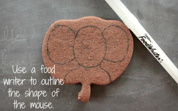 Cute Christmas Mouse Cookies with Yankee Girl Yummies, via Sweetsugarbelle.com