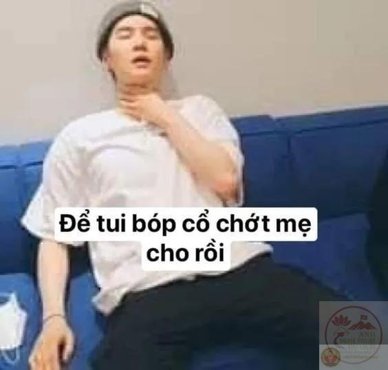 ảnh bóp cổ gà cực kì hài hước