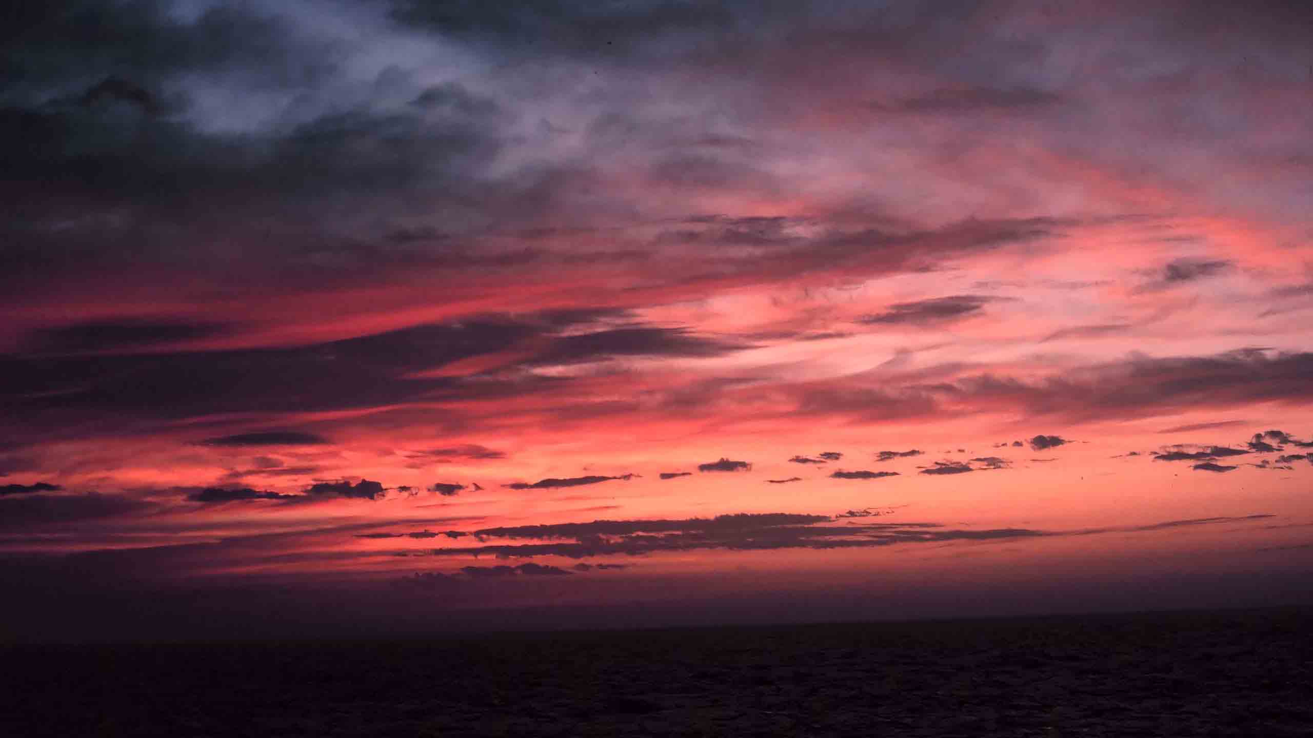 anh may buon 2560px 1440px 2k 4