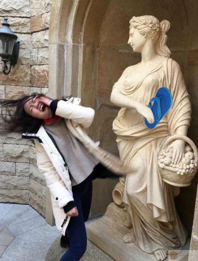 Cái dép chưa bay mà đã sợ run người