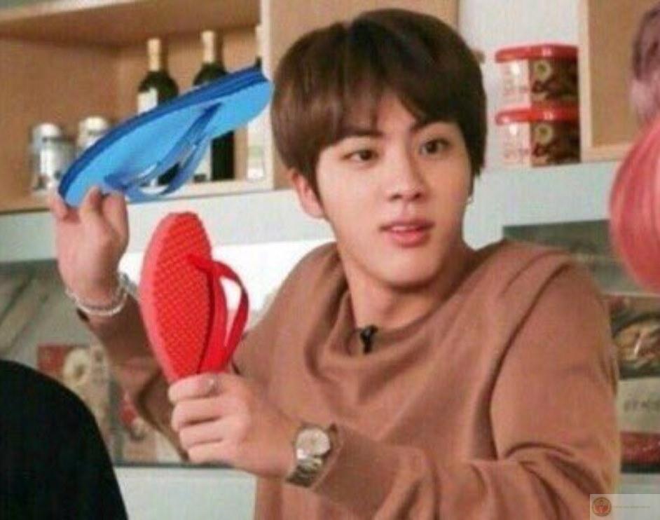 Mày nói thêm nữa là dép bay liền á