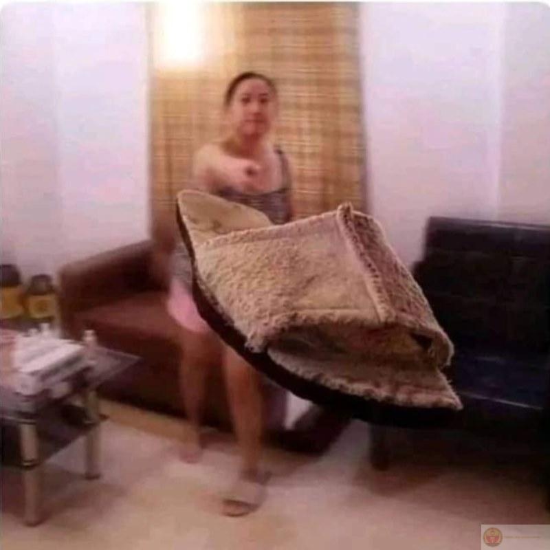 Ký ức đau thương: dép và tiếng hét