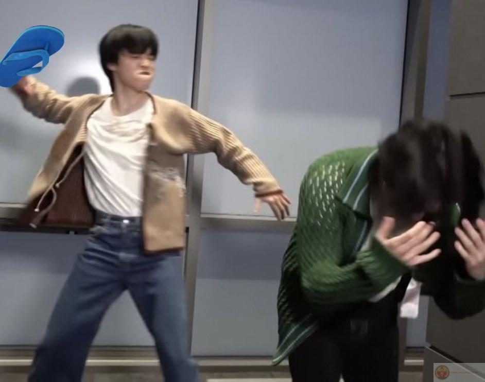 Dép không đánh nhưng luôn mang sát thương tinh thần