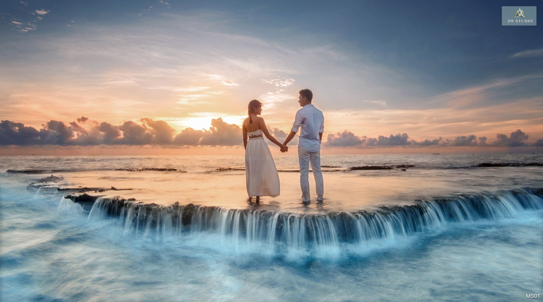 Chụp ảnh cưới với góc chụp sau lưng đầy lãng mạn