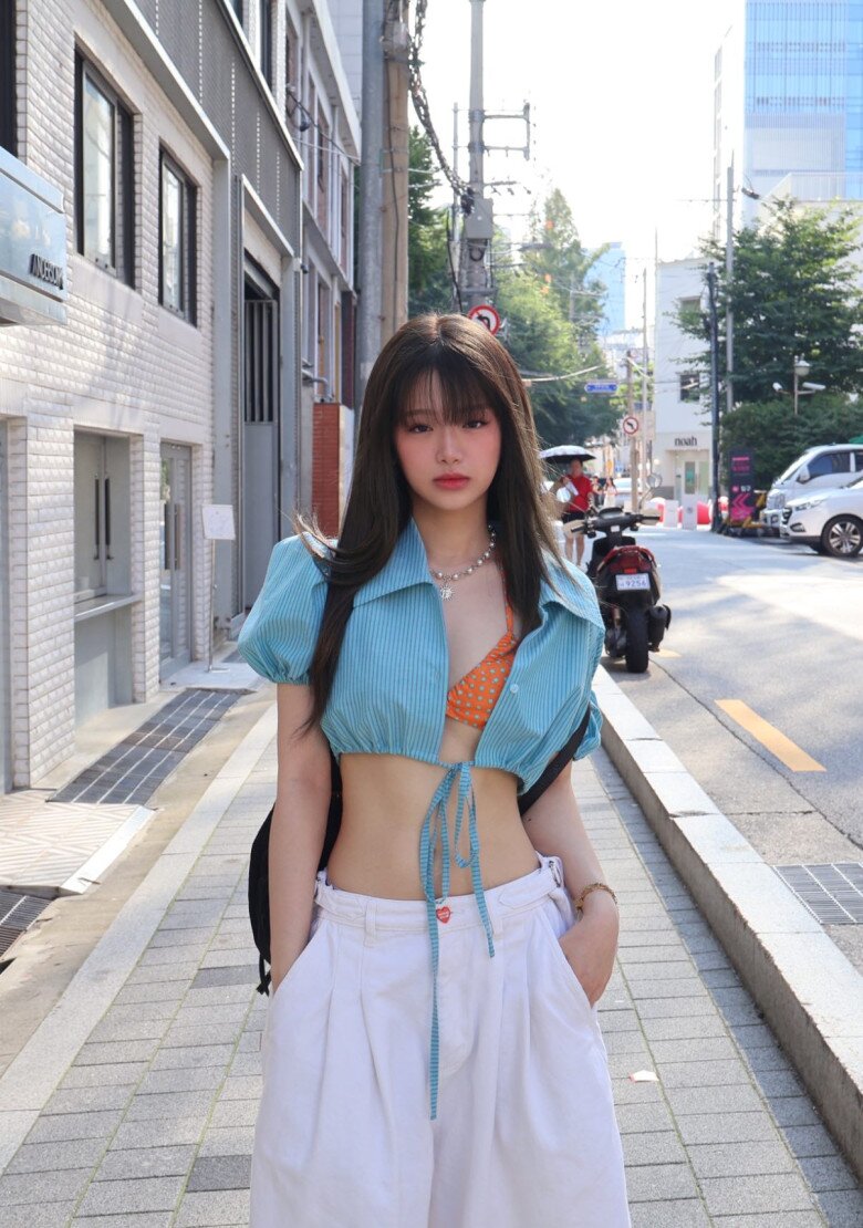 Nhan sắc Linh Ka hiện tại trưởng thành và quyến rũ.