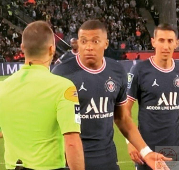 Hình ảnh bất chợt làm người xem liên tưởng đến những khoảnh khắc hài hước