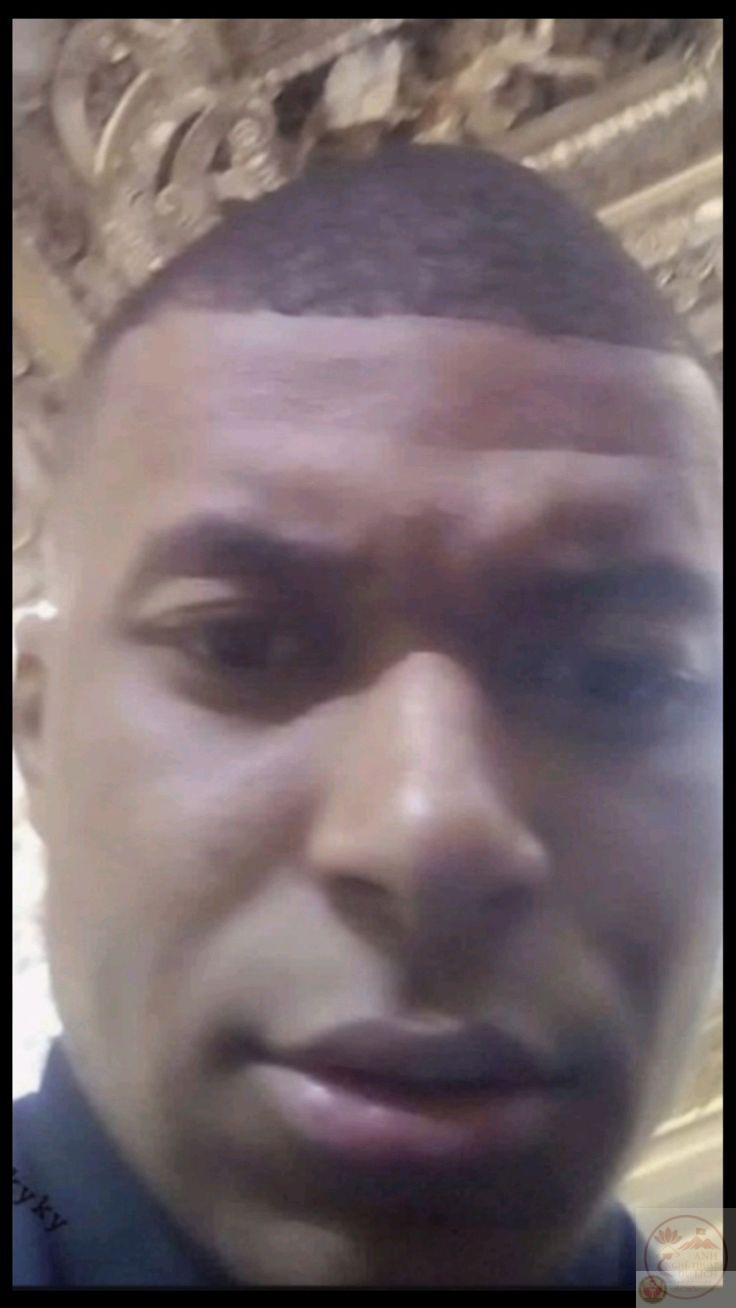 Ánh mắt sững sờ tạo cảm giác hài hước trong từng khung ảnh chế