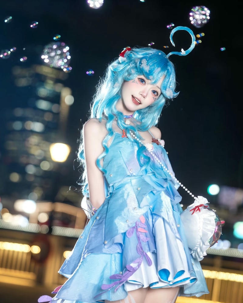 Cosplay liên quân nữ tóc tím trang phục học sinh nơ đỏ