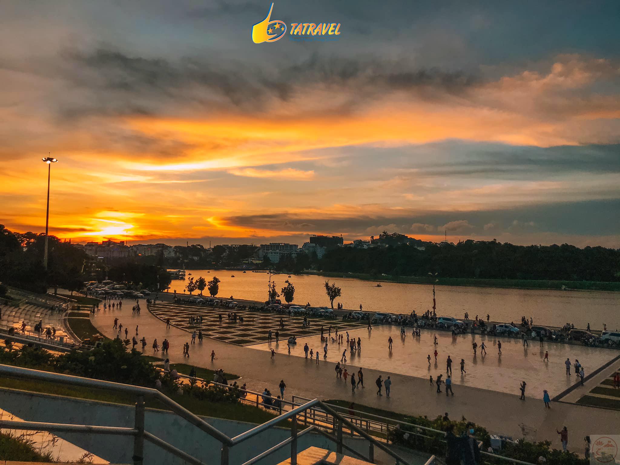 Ánh nhìn sâu lắng mở ra cảm giác thân thuộc và an nhiên trong lòng