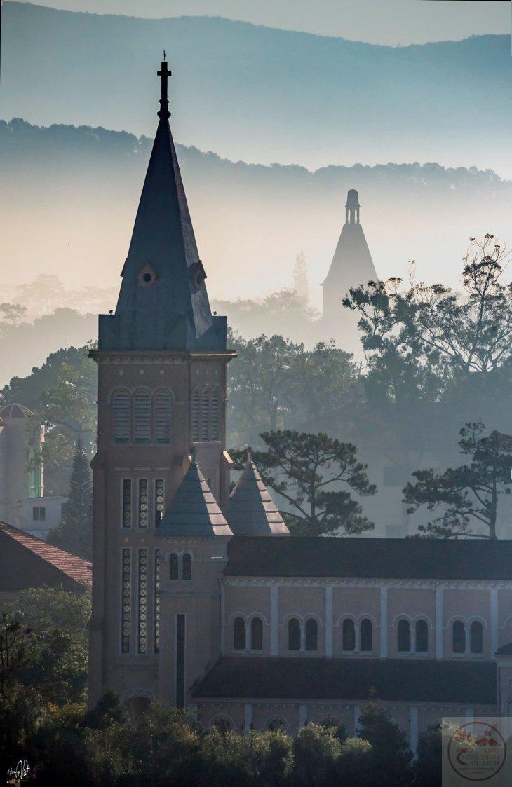 Khoảnh khắc tĩnh lặng gợi lên cảm giác trầm lắng trong sâu thẳm