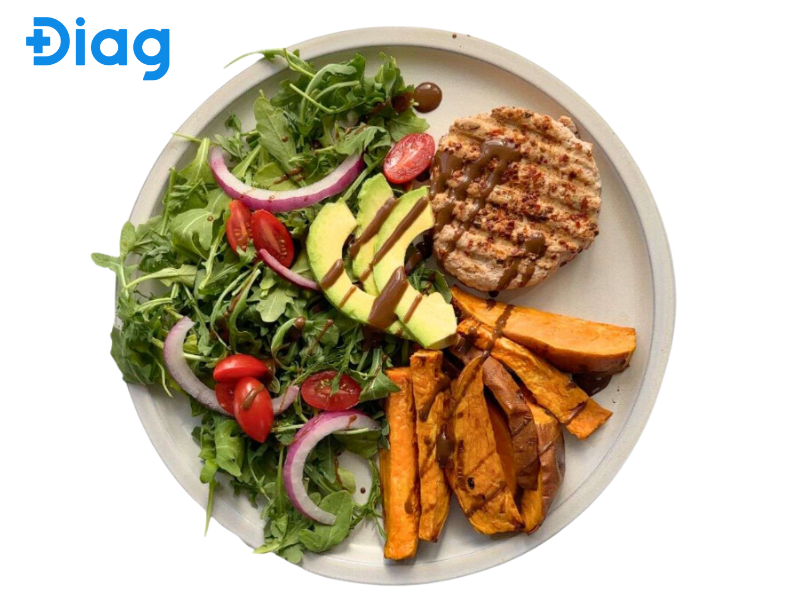 Cân bằng các chất dinh dưỡng trong bữa ăn là điềuc ần thiết để bảo vệ sức khỏe