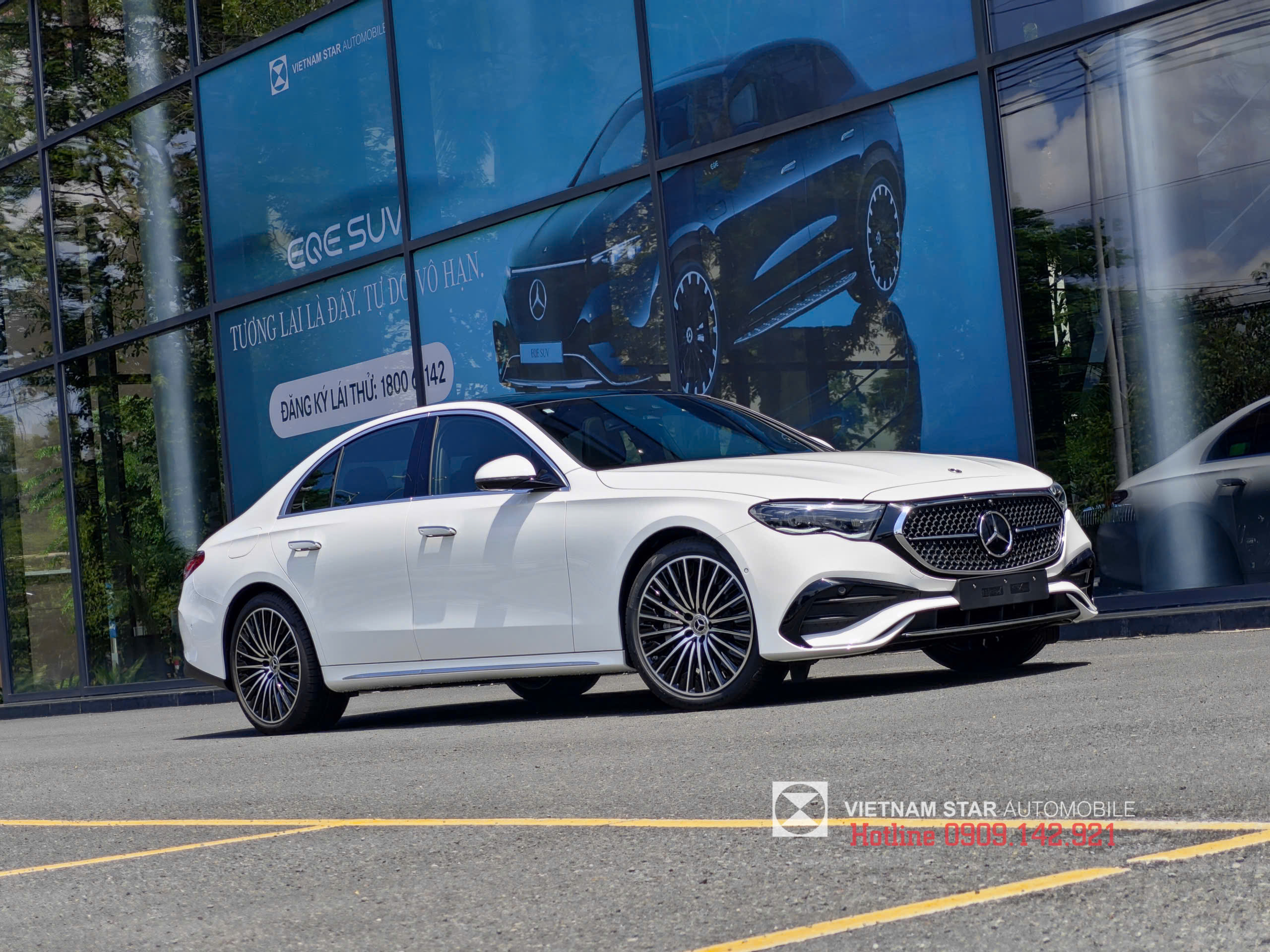 mercedes-benz e300 all new 2025 màu trắng polar ngoại thất amg line sang trọng