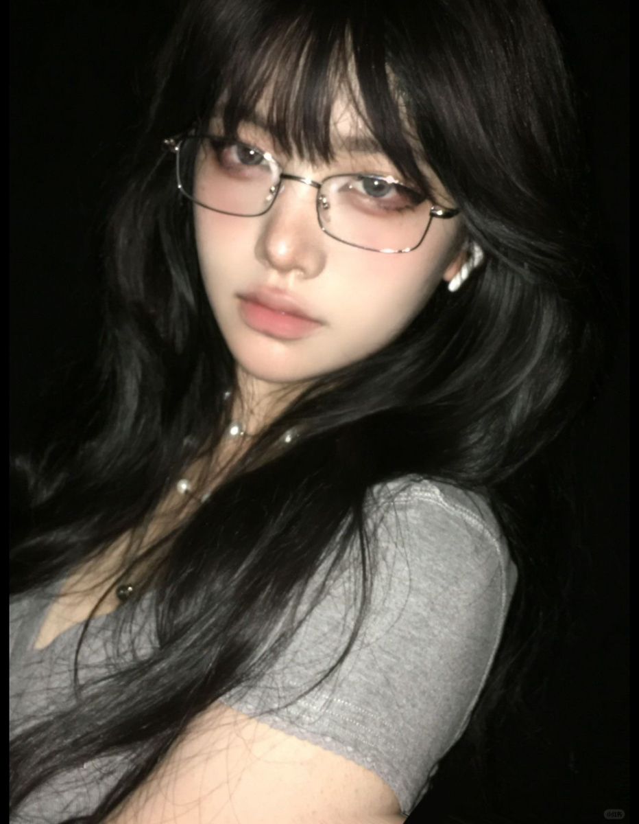 Ảnh gái xinh đeo kính cute mang lại cảm giác hồn nhiên trong sáng