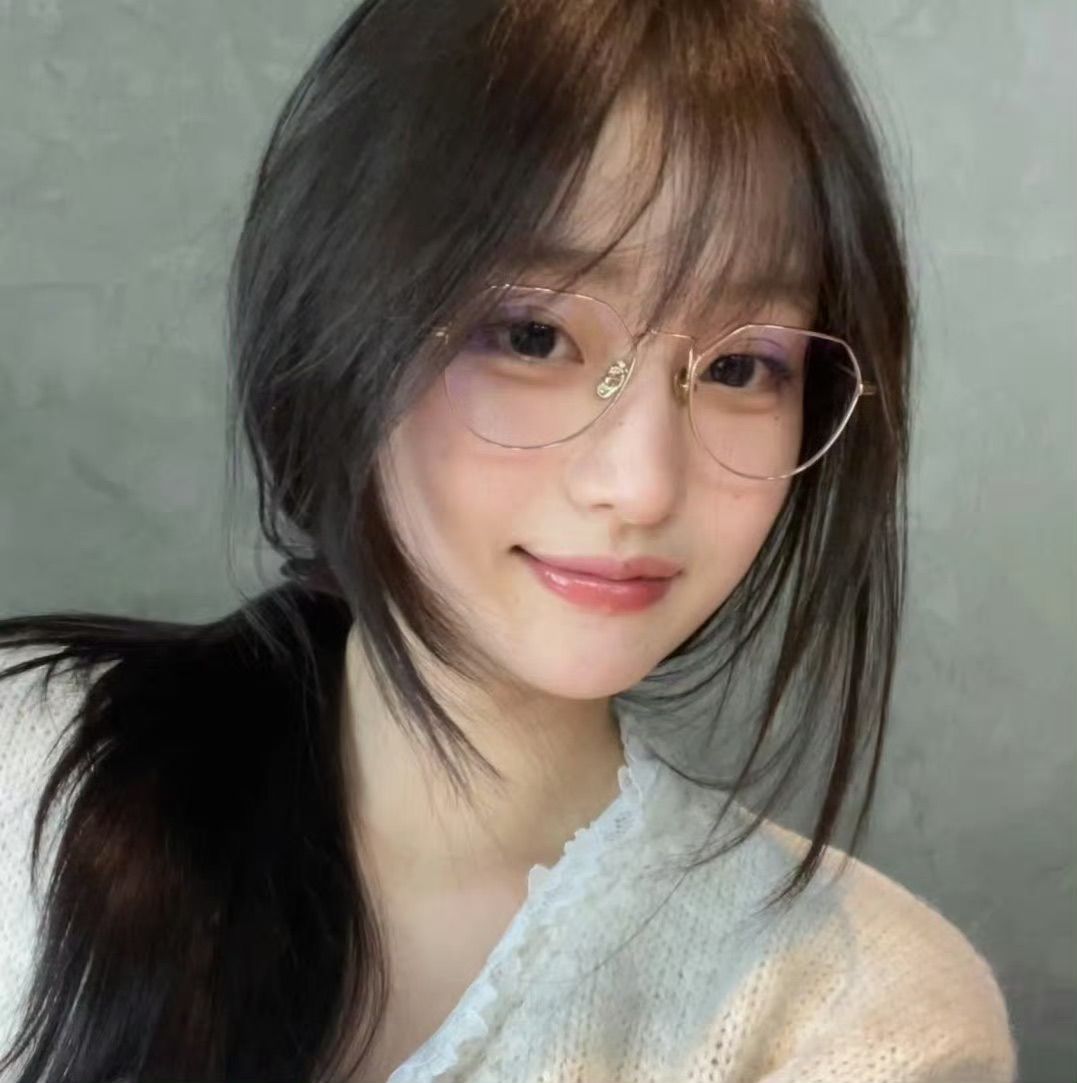 Vẻ đẹp duyên dáng trong ảnh gái xinh đeo kính cute khiến tim rung động