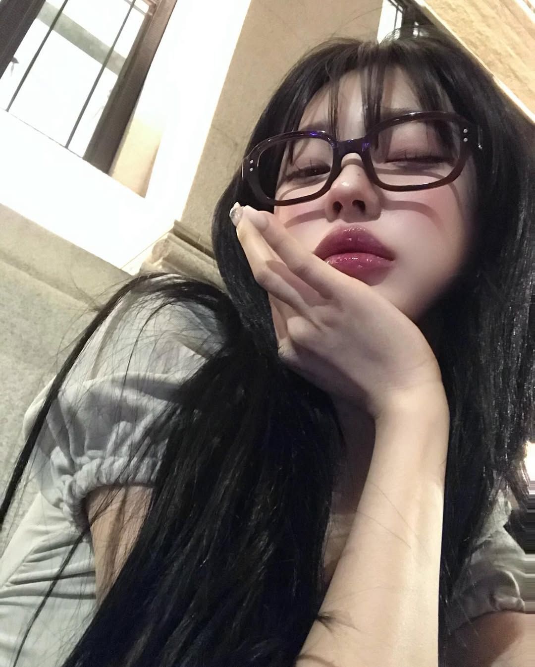 Ảnh gái đeo kính cute