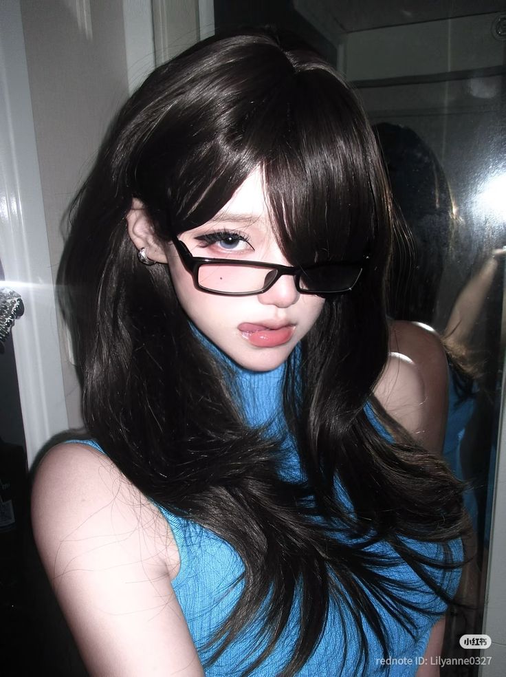 Nét dịu dàng trong ảnh gái xinh đeo kính giúp hình ảnh thêm nổi bật