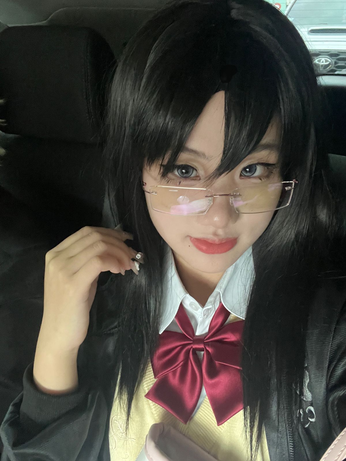 Nét ngọt ngào tinh khôi trong ảnh gái xinh đeo kính cute khiến ai say mê