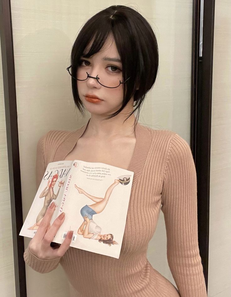 Vẻ đẹp thanh thoát trong ảnh gái xinh đeo kính luôn gây ấn tượng mạnh