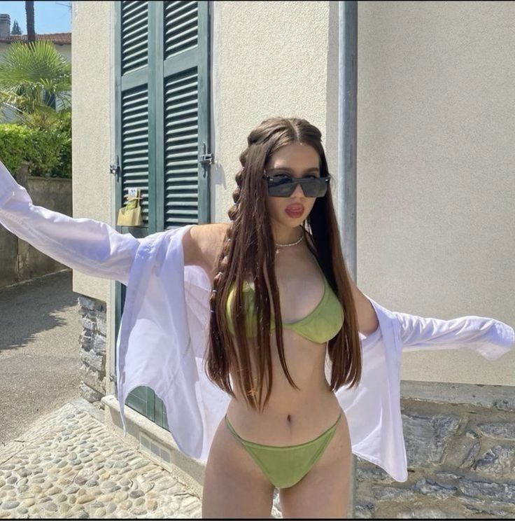 Thần thái tự tin trong ảnh gái xinh đeo kính tạo cảm hứng mạnh mẽ