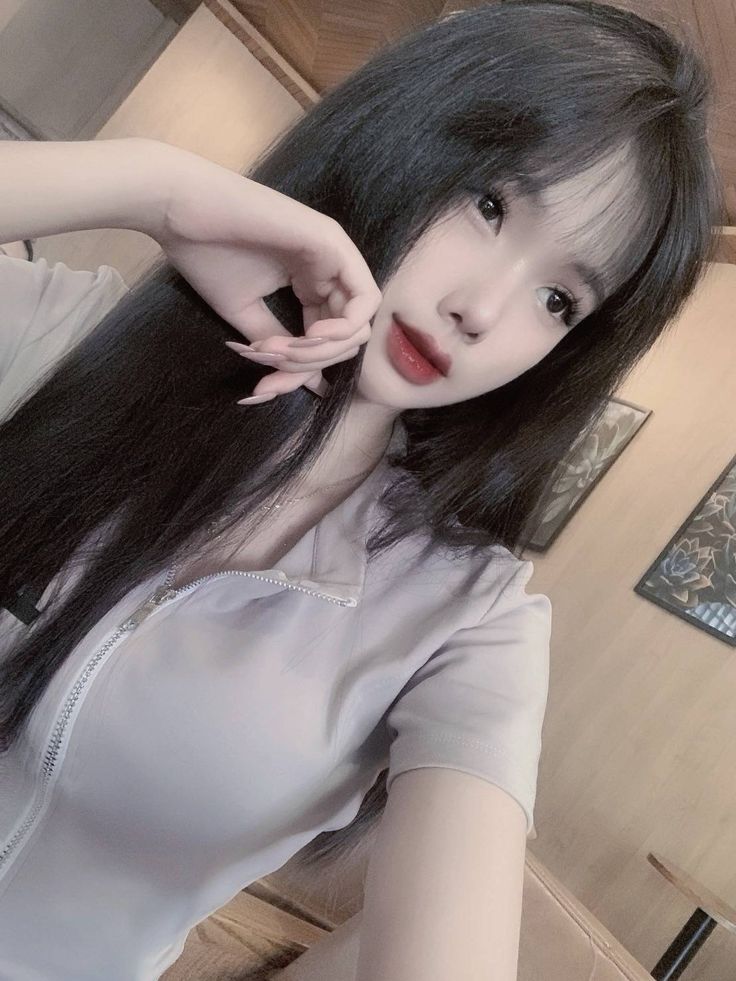 Ảnh gái xinh 2k5 rạng rỡ với ánh mắt trong veo đầy sức hút