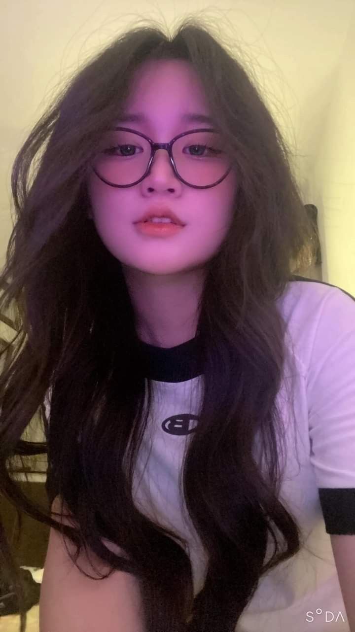 Ảnh gái xinh 2k5 tỏa sáng với phong cách trẻ trung cuốn hút