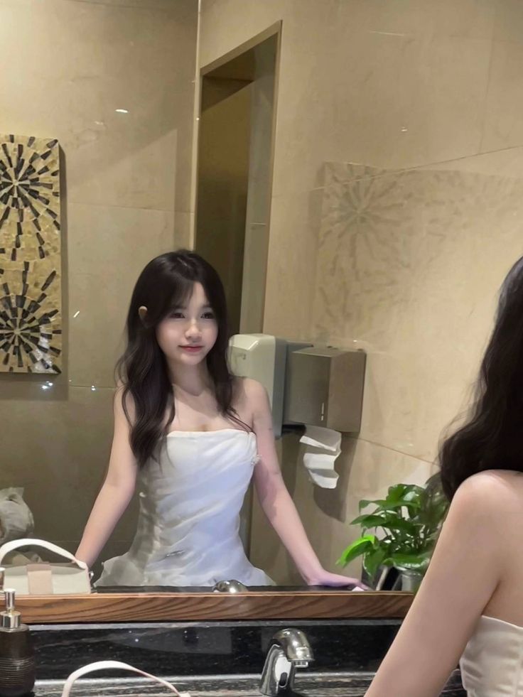 Ảnh gái xinh 2k5 dịu dàng rạng rỡ khiến khung hình thêm lung linh