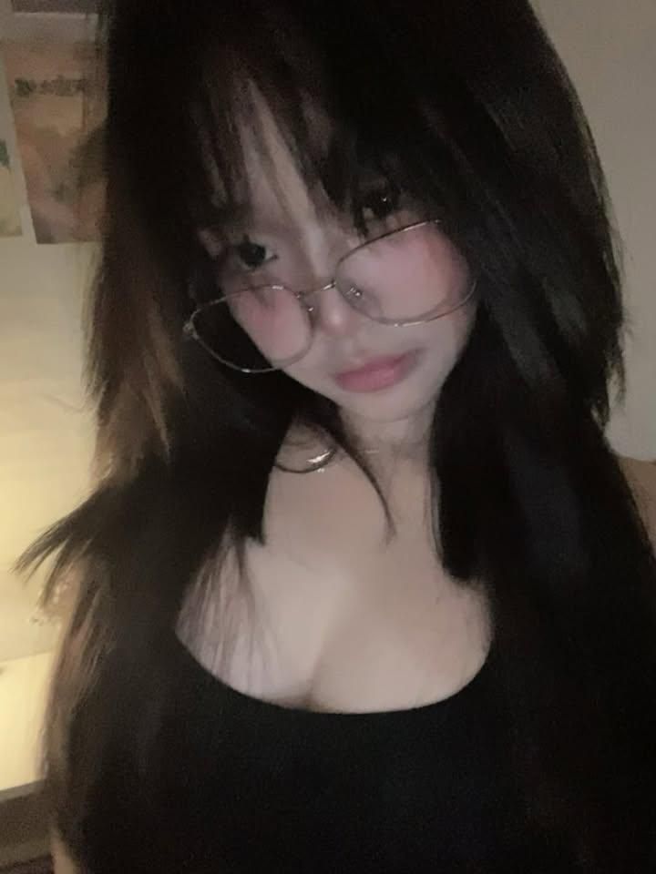 Ảnh gái xinh 2k5 rạng rỡ khoe nụ cười trong sáng ngọt ngào