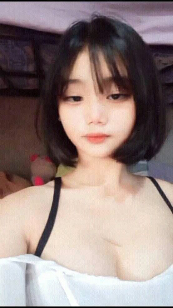 Sự ngây thơ trong sáng trong ảnh gái xinh 2k5 khiến người xem nhớ mãi