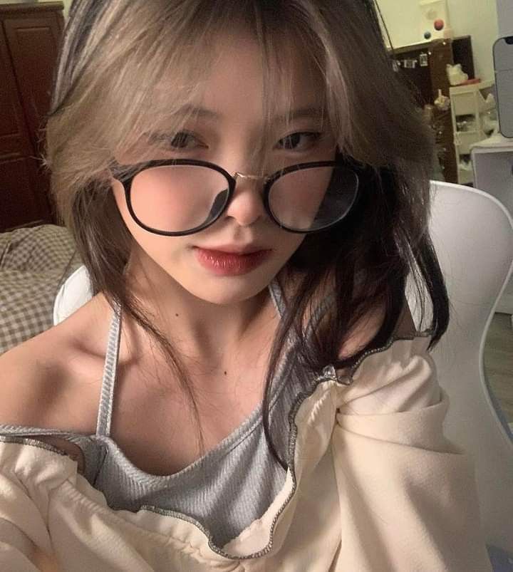 Ảnh gái xinh 2k5 dịu dàng mang đến cảm giác gần gũi và thân thiện