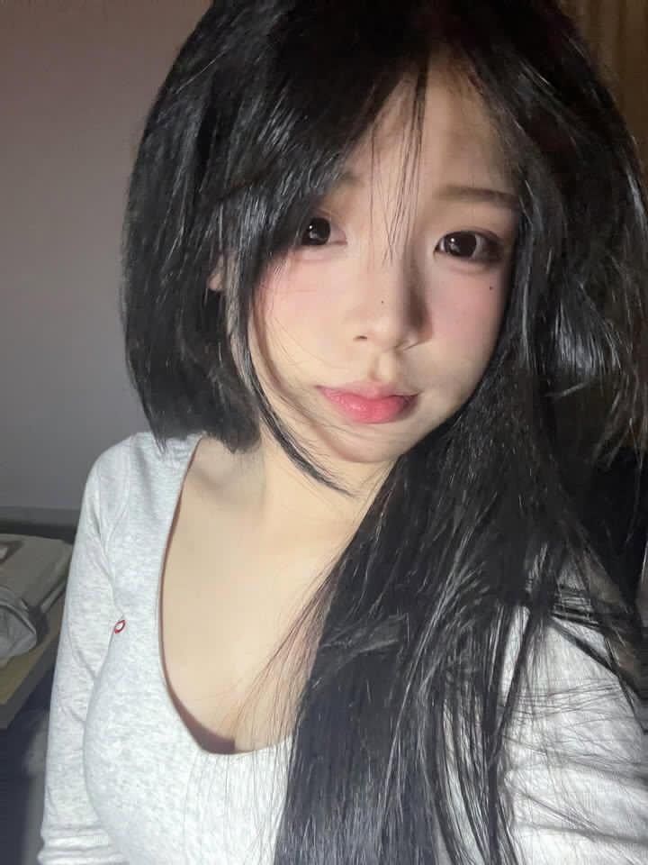 Ảnh gái xinh 2k7 mang nụ cười duyên dáng khiến khung hình bừng sáng