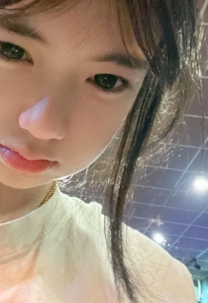 Ảnh gái xinh 2k7 mang sự hồn nhiên trong sáng khiến tim người xao xuyến