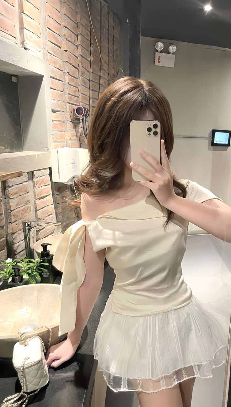 Ảnh gái xinh 2k7 hồn nhiên vui tươi khiến không gian thêm rạng ngời