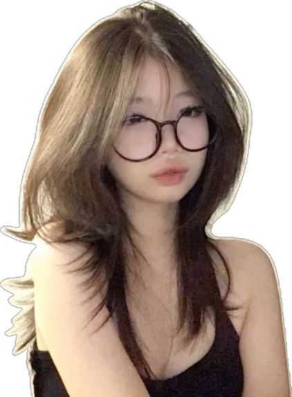 Ảnh gái xinh 2k7 rạng ngời với thần thái tươi tắn đầy sức hút