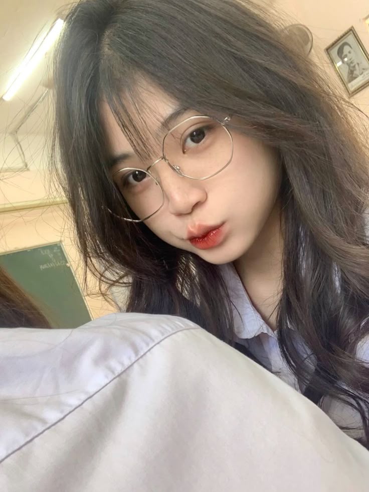 Ảnh gái xinh 2k7 mang nét đẹp tươi mới trong từng khoảnh khắc rạng rỡ