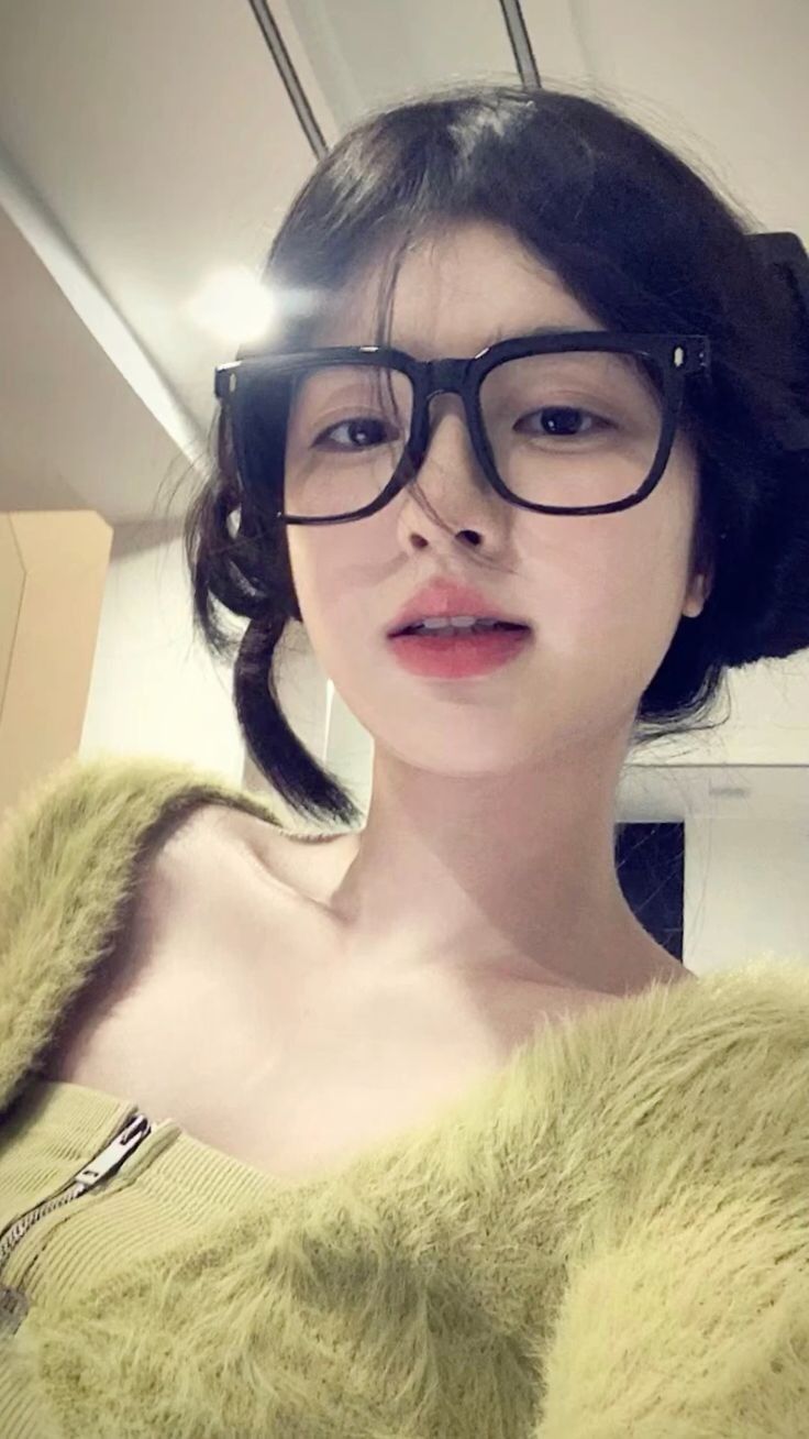 Vẻ đẹp giản dị nhưng nổi bật của ảnh gái xinh 2k7 khiến tim rung động