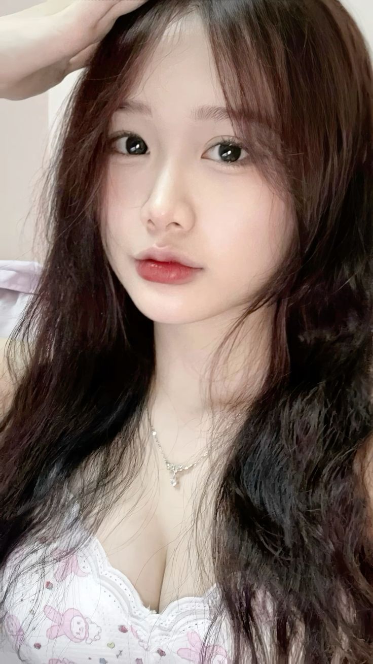 Ảnh gái xinh 2k7 tỏa sáng với phong thái trẻ trung cuốn hút