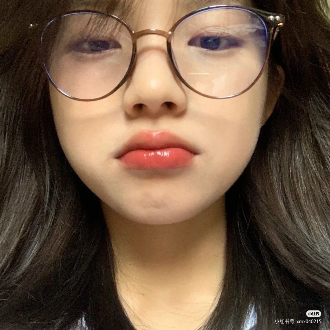 Ảnh gái xinh 2k7 khoe dáng vẻ tươi tắn mang phong cách trẻ trung