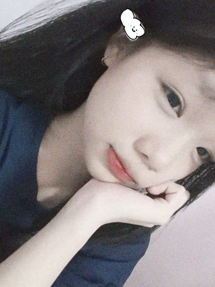 Ảnh gái xinh 2k7 toát lên thần thái tự tin cuốn hút người đối diện