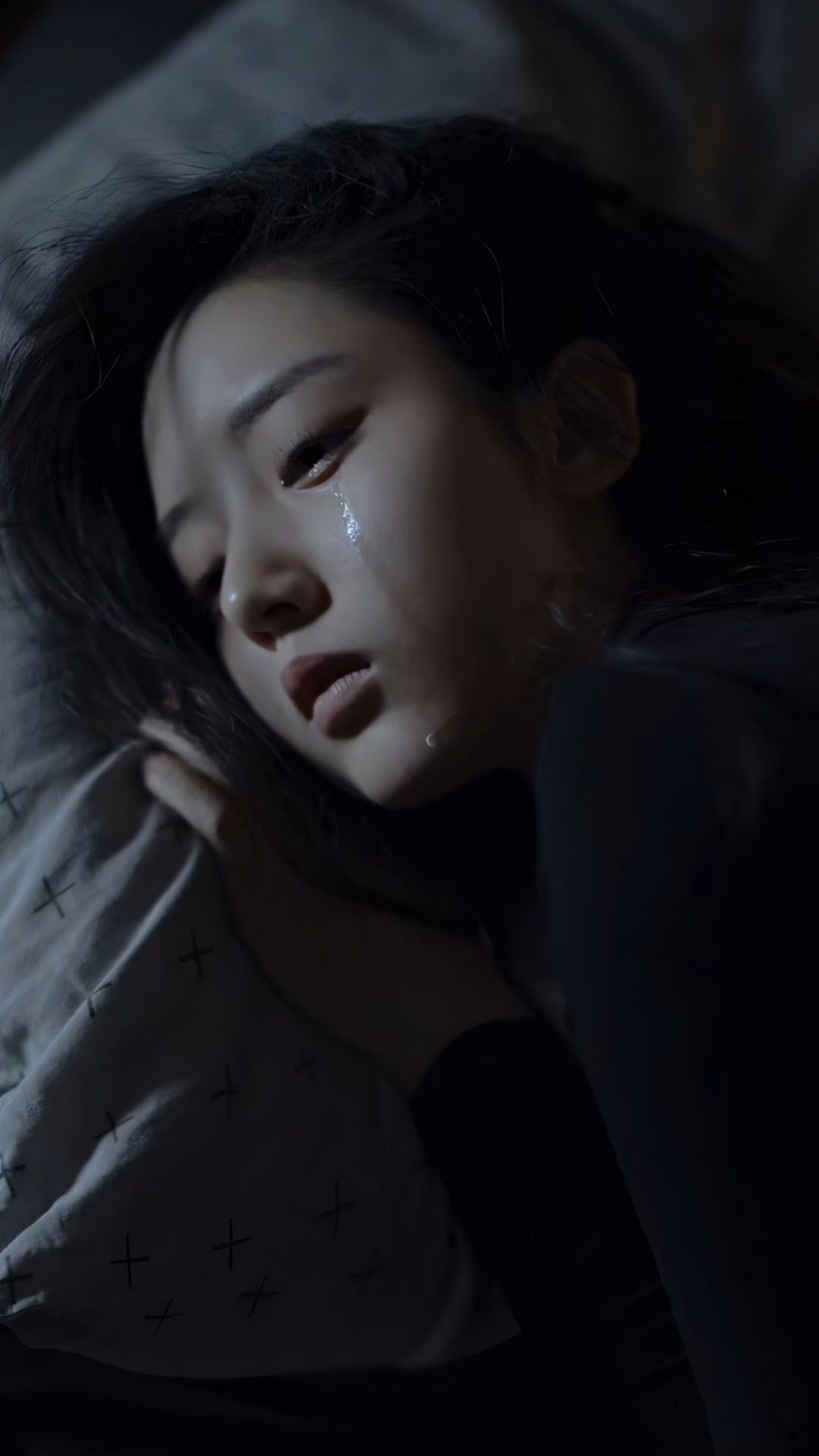 co gai om goi anh sang mo doi mat u sau 1920px 1080px full hd