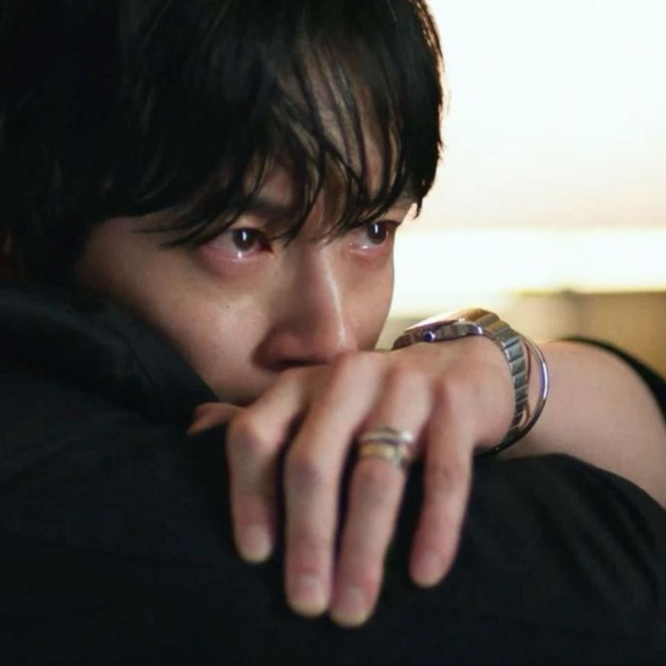 Chang trai tua tay mat do hoe nuoc mat chuc roi 960px 960px avatar