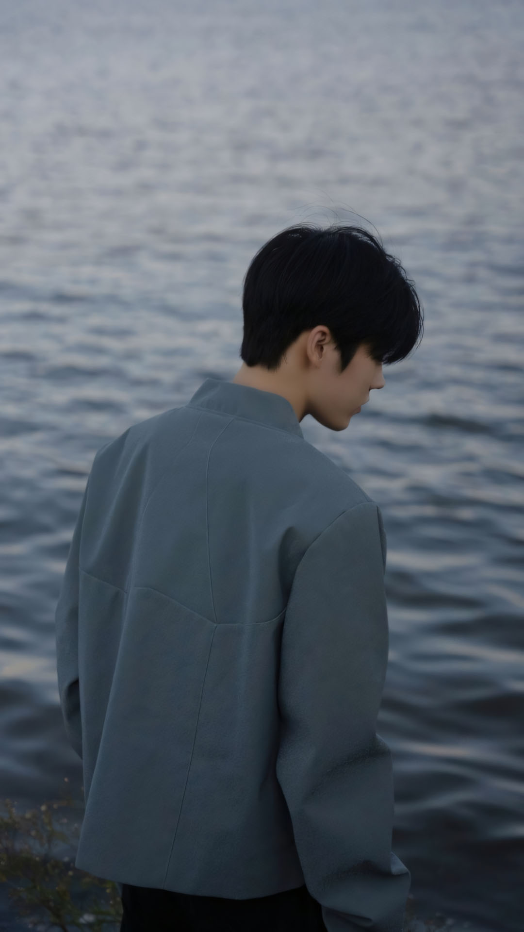 chang trai ben bien lanh buoc di lang le 1920px 1080px full hd