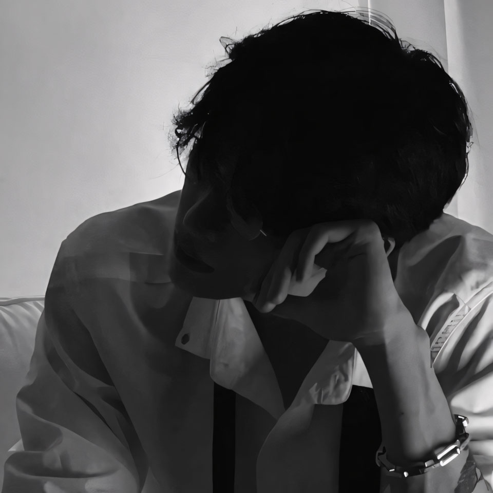 chang trai om dau ben cua so suy nghi 960px 960px avatar