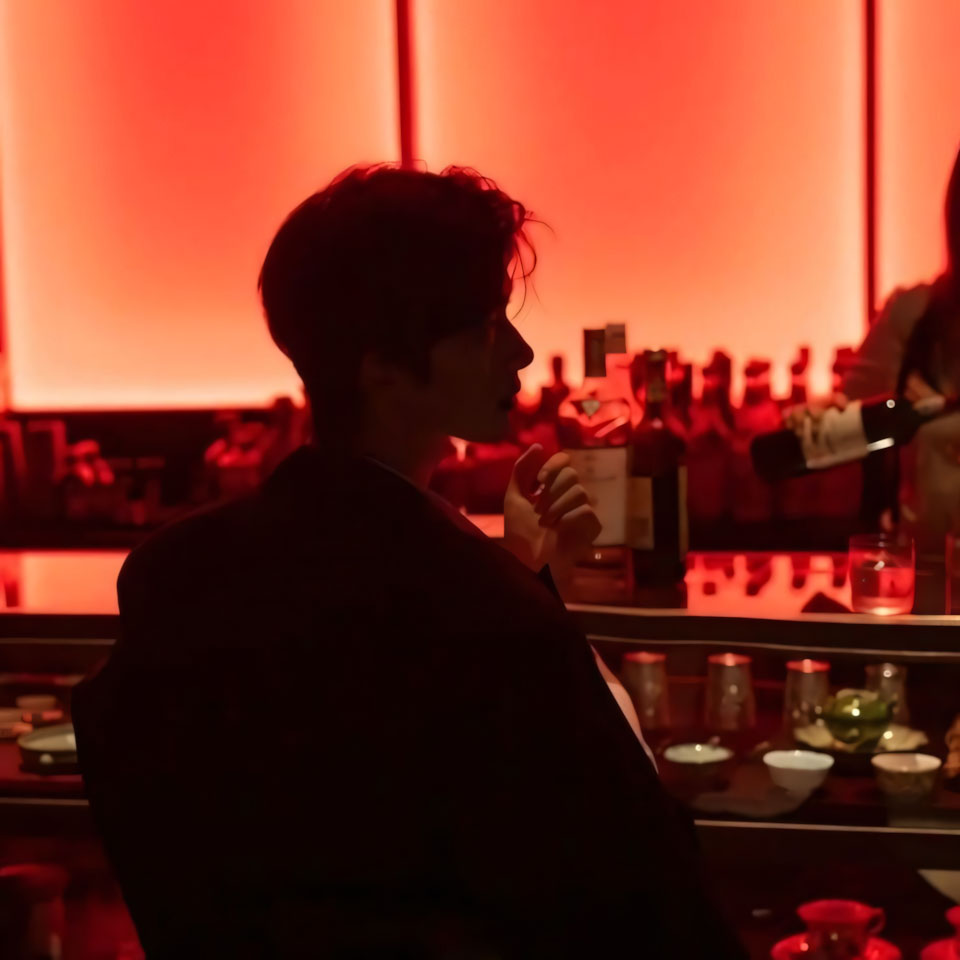 chang trai trong quan bar do uu tu 960px 960px avatar