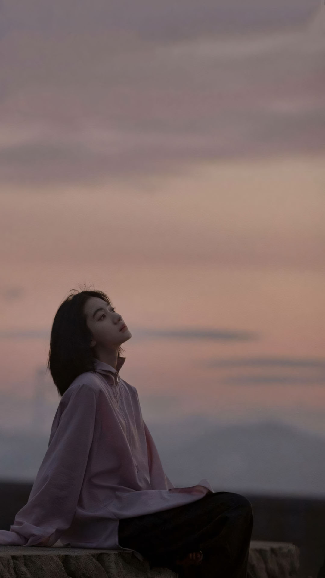 co gai ngoi truoc bien chieu long nang uu tu 1920px 1080px full hd